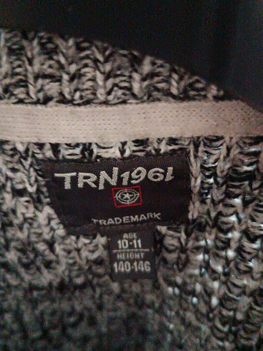 Модерен пуловер за момче