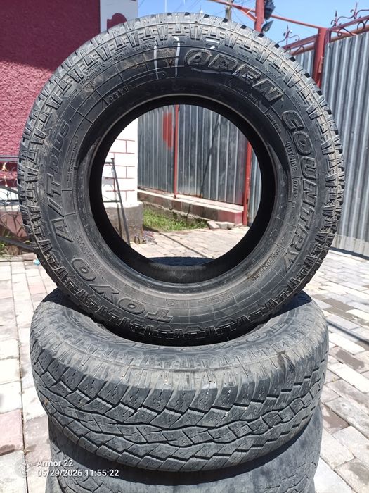 Продам шины две штуки на 15