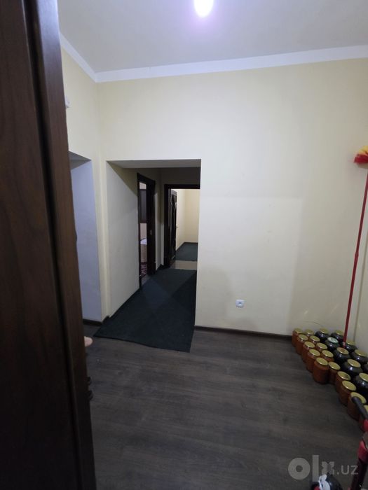 Qorasuv korzinka yonida 

5-qavatli dom
1  qavatida
2 xonali kvartira