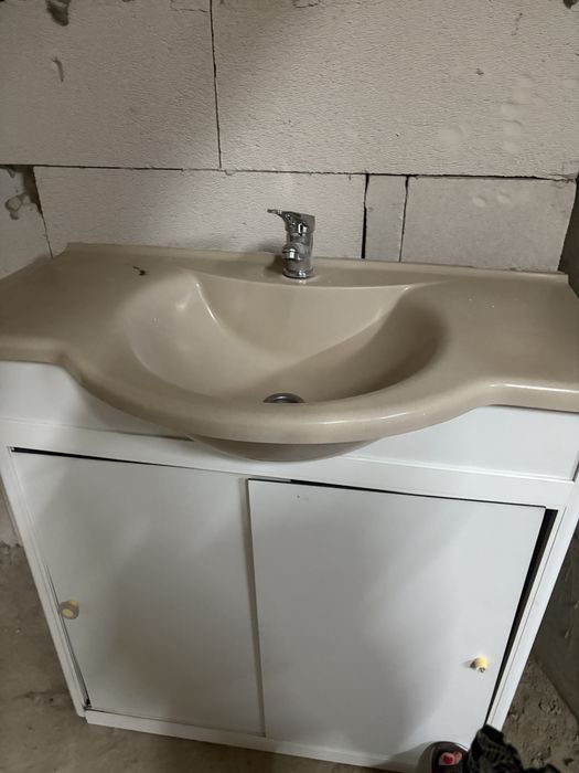 Мивка със шкаф в добро състояние