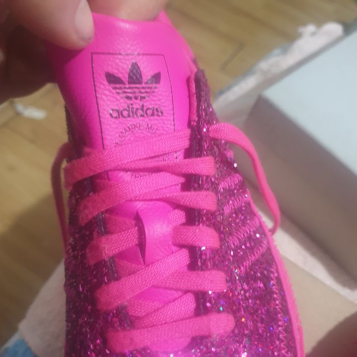 Vand adidași originali  nr 40 o singură pereche