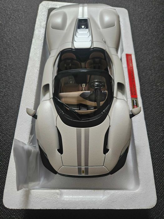 Bburago Ferrari Daytona SP3 1:18 signature series;Ferrari GTO 250 1:24