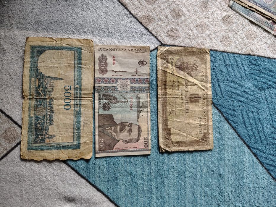 Vând bancnote de colecție