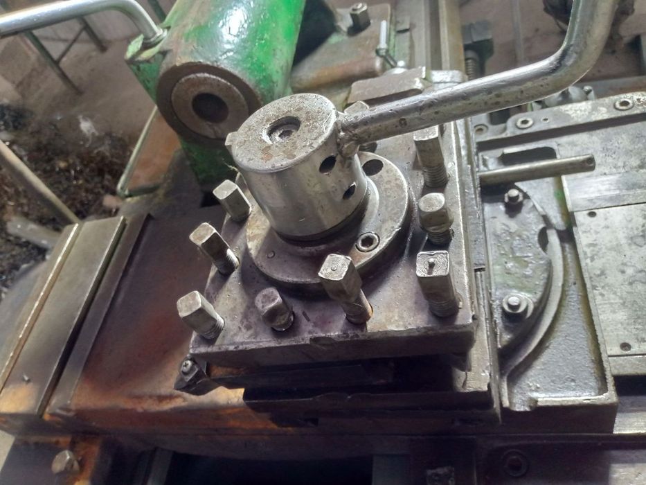 Токарни стонок сотилади дип300