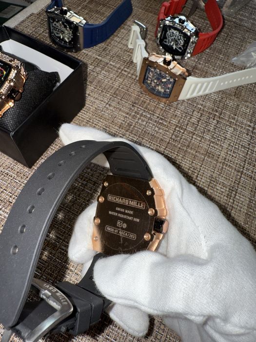 Различни часовници на известни марки