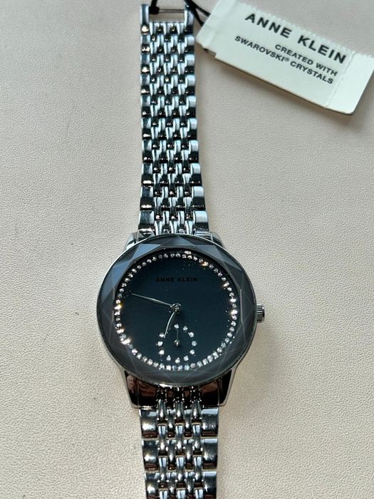 Часы с кристалами Сваровски