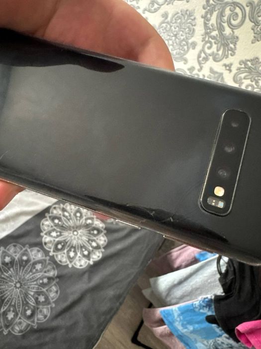 Продам Samsung s10