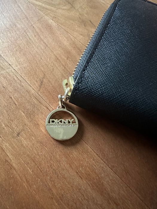 Продавам черен дамски клъч Donna Karan и черен дамски портфейл