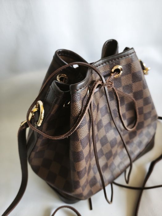 Louis Vuitton, чантата еко кожа