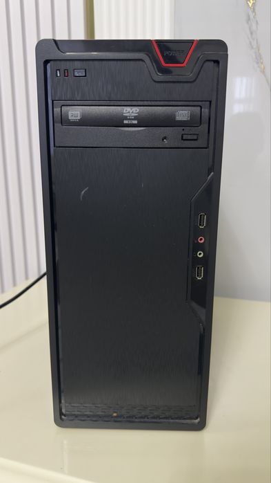 Монитор с процессором и клавиятурой