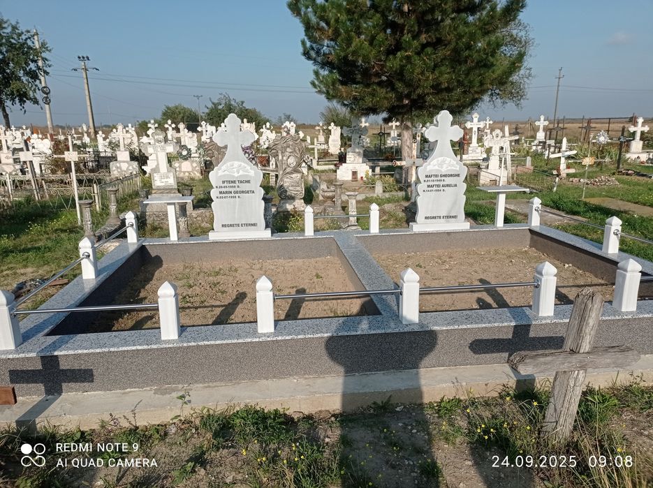 Cruci din praf de marmură și ciment alb