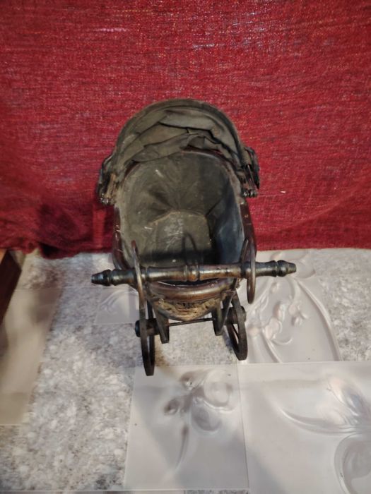 Ornament grădină,  cărucior vechi ornamental