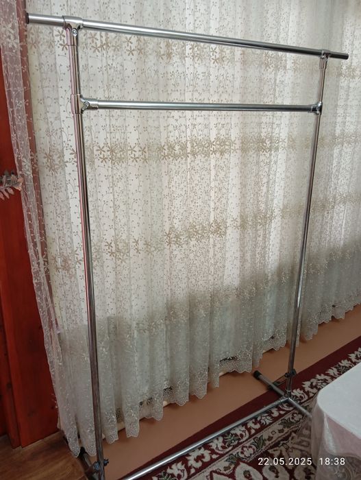Продам вешалку (мобайл)
