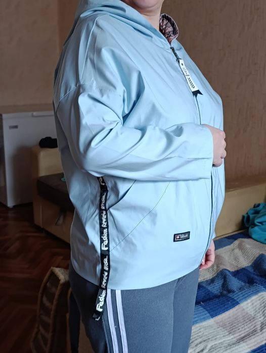 Ветровка женская