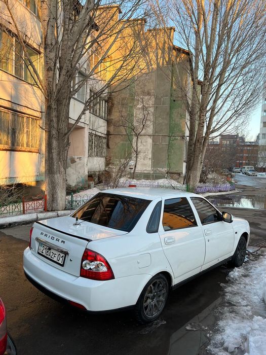 Прирора седан   .