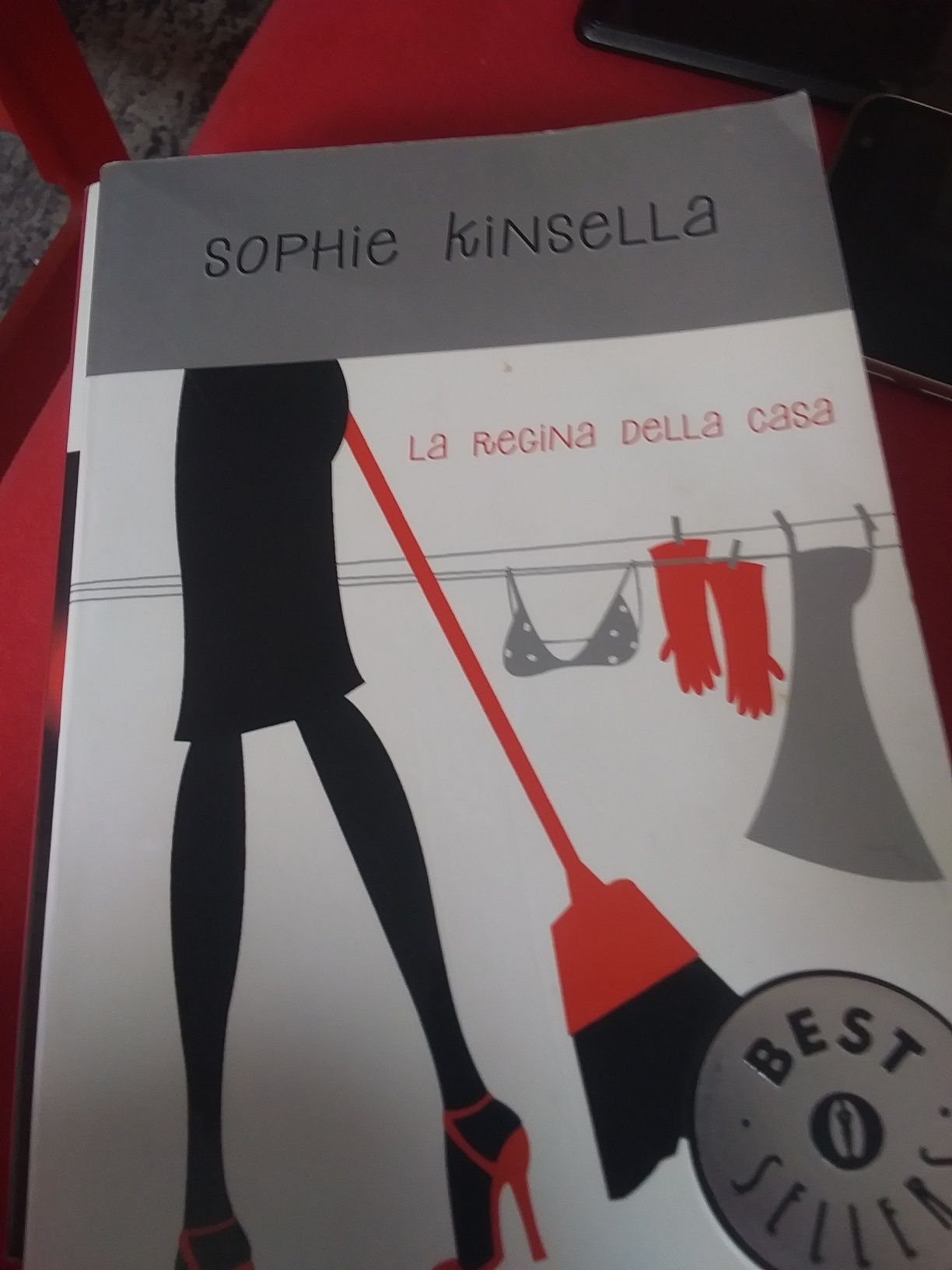 La regina della casa, Sophie Kinsella