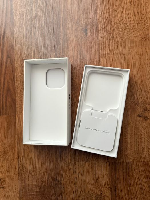 Продам айфон 15 про на 256 гб