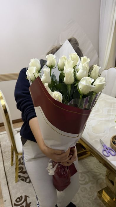 Белые Розы СВЕЖИЕ только получила