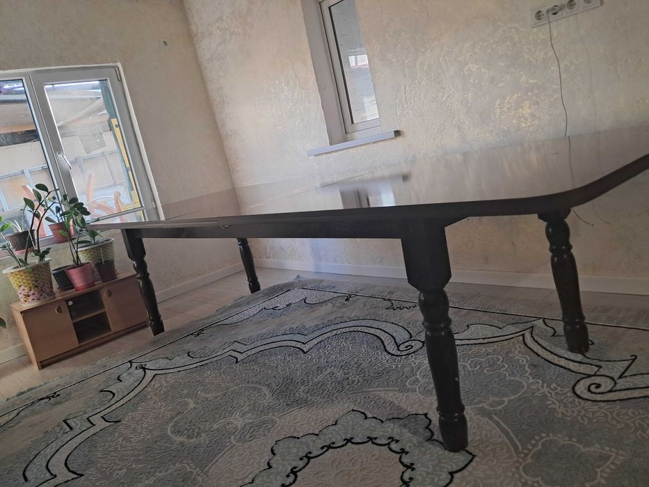 Гостиный стол коричневый