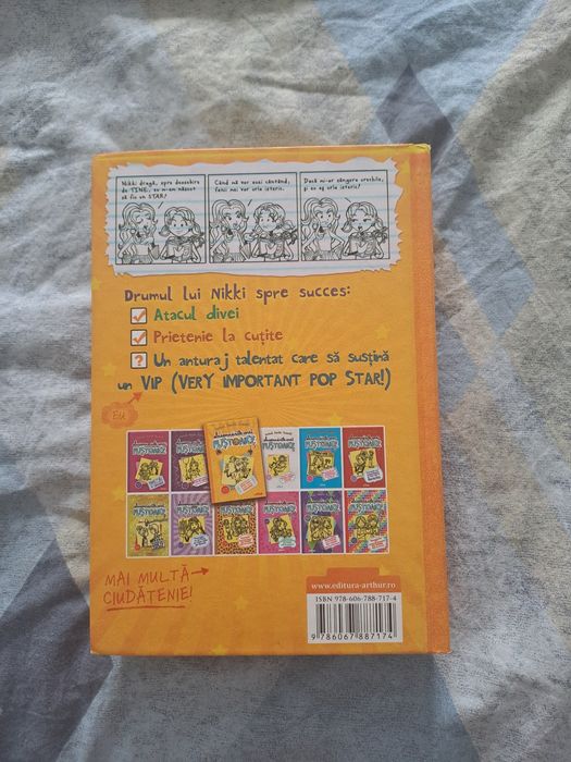 Carte ,,Însemnările unei puștoaice 3"