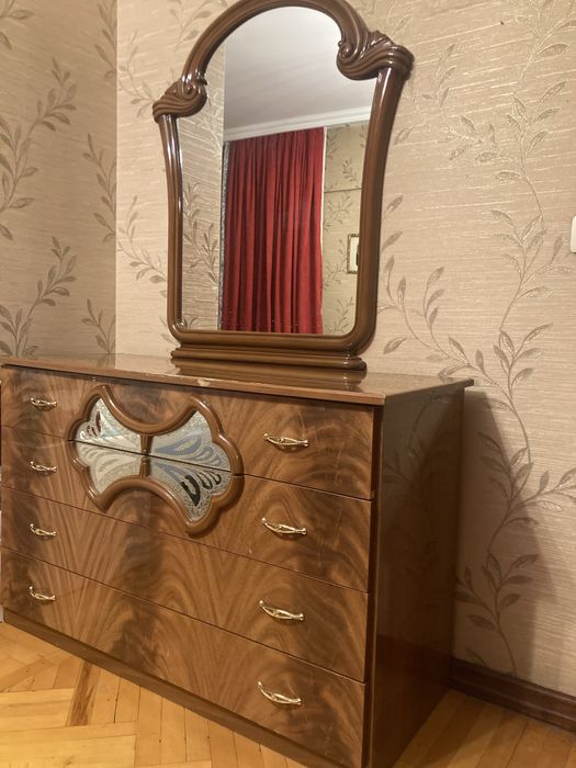 Спальный камод с зерколом