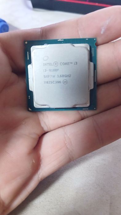 Vand procesor i3 9100F