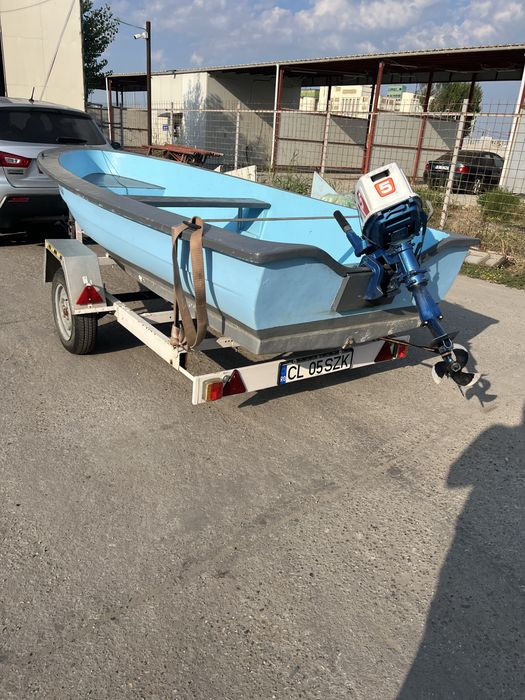 De vanzare barca ,peridoc si motor 5cp 2t sau parsun 5cp 4t pret negociabil .