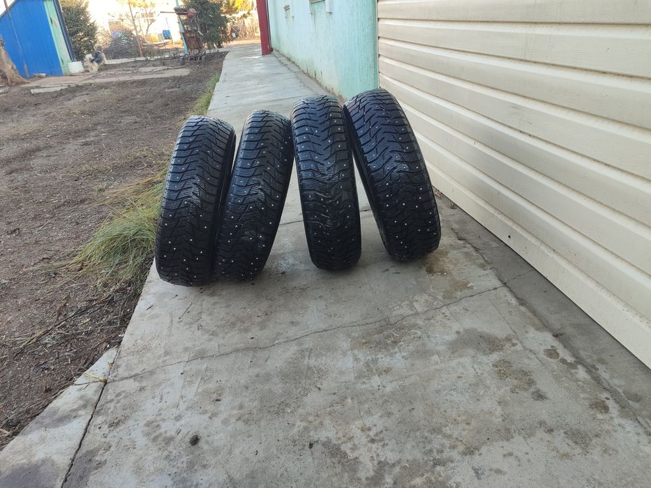 Продам  шипованную резину