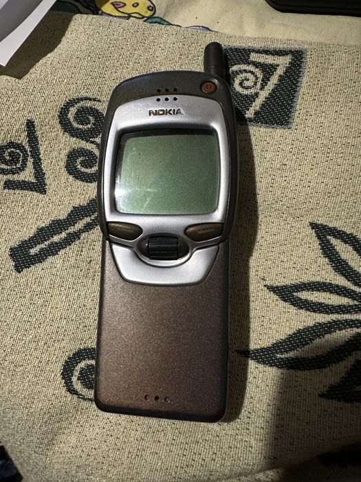 Продавам Nokia 7110