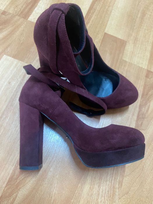 Замшевые туфли бордовые