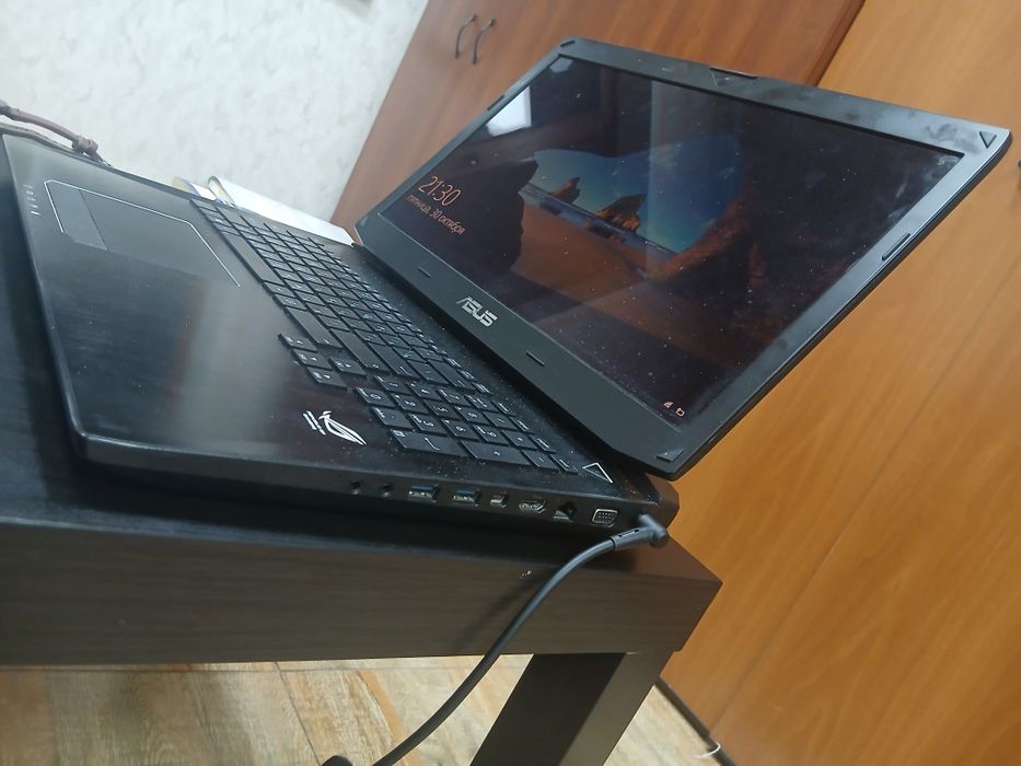 ASUS ROG серии G750 / GL552