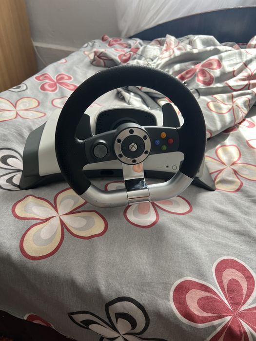 Vând volan cu pedale xbox360