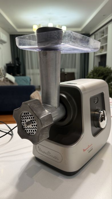 Продам мясорубку Moulinex