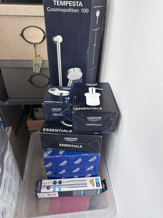 Accesorii baie Grohe Essentials: suport prosop, sapun, bara dus, etc.