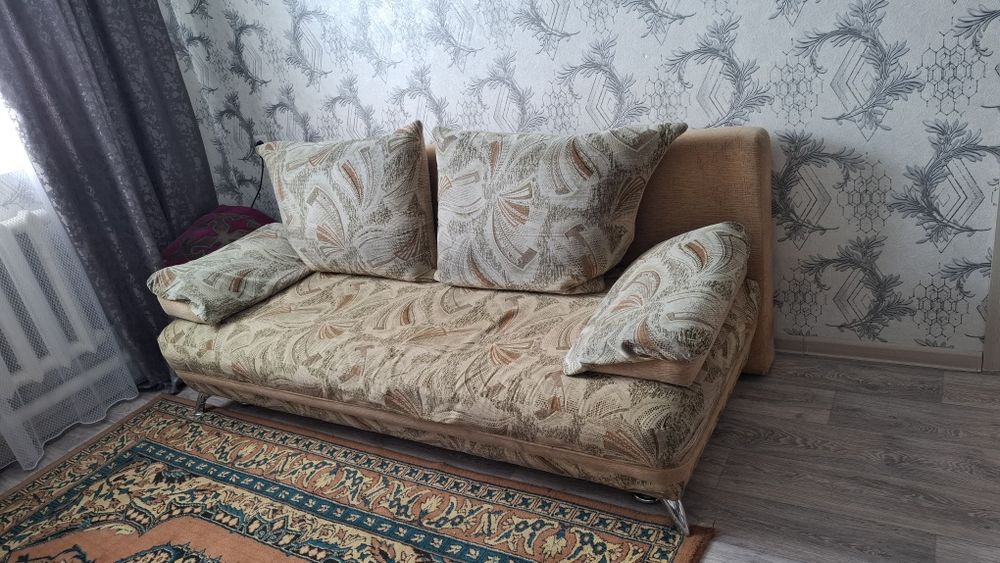 Продам диван в гостиную