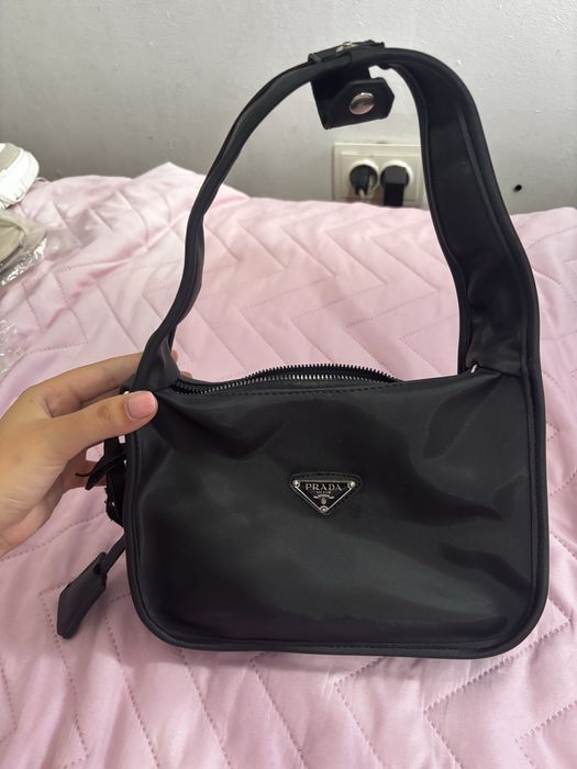 Geanta Prada eleganta