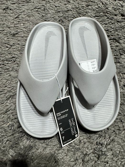 Nou cu etichetă :Șlapi Nike marimea 38