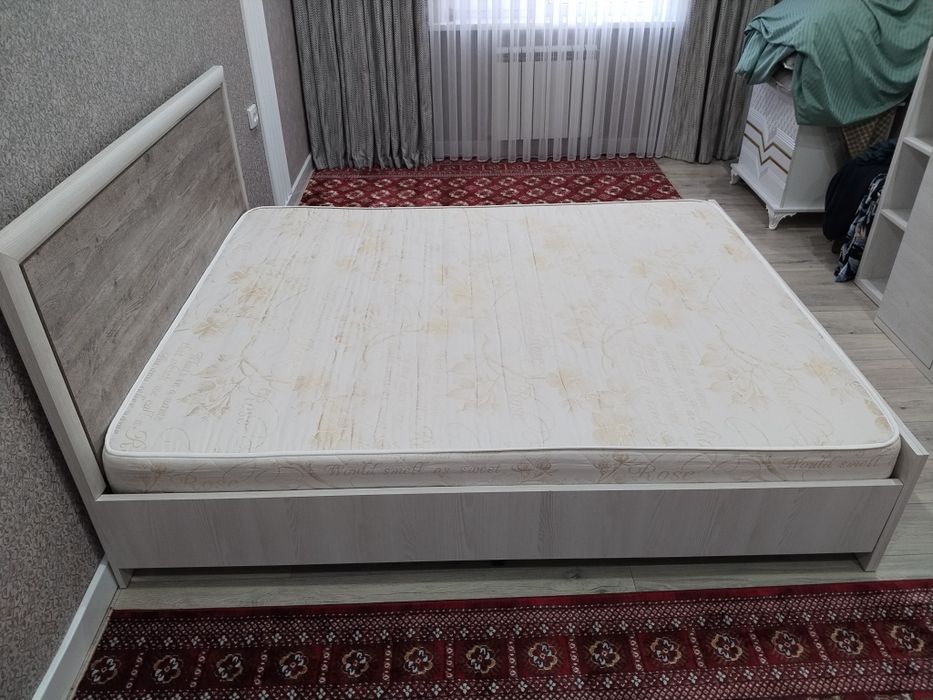 Двухспальная кровать