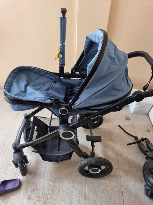 Carucior pixini arata foarte bine