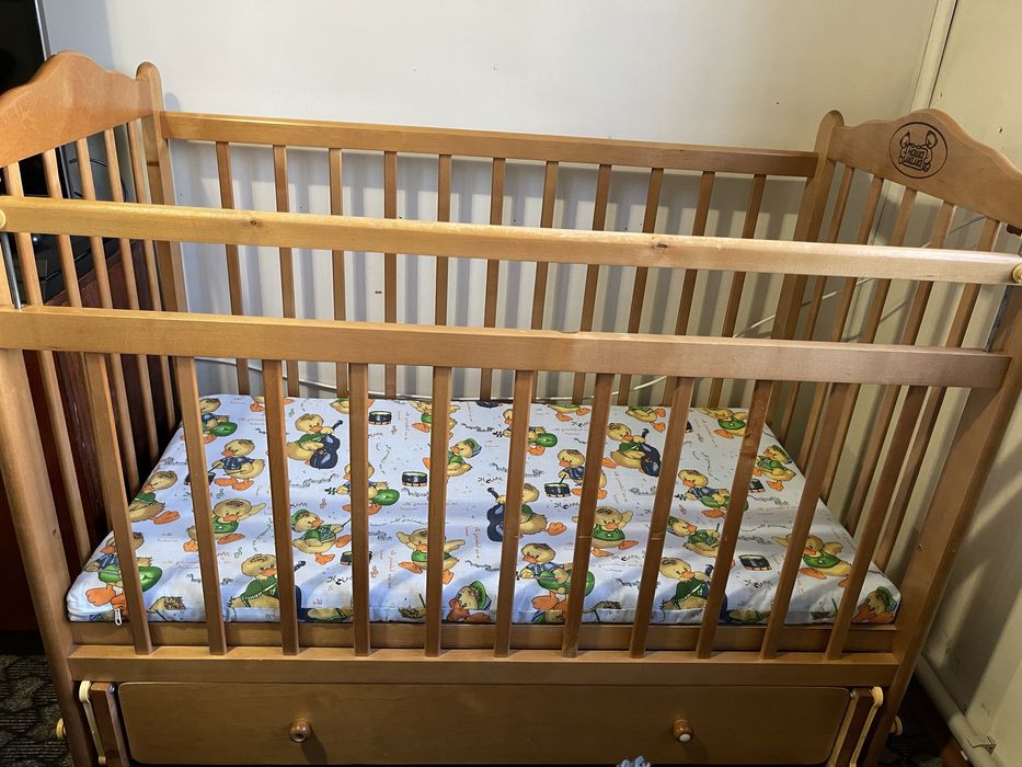 Продам манеж с маятником