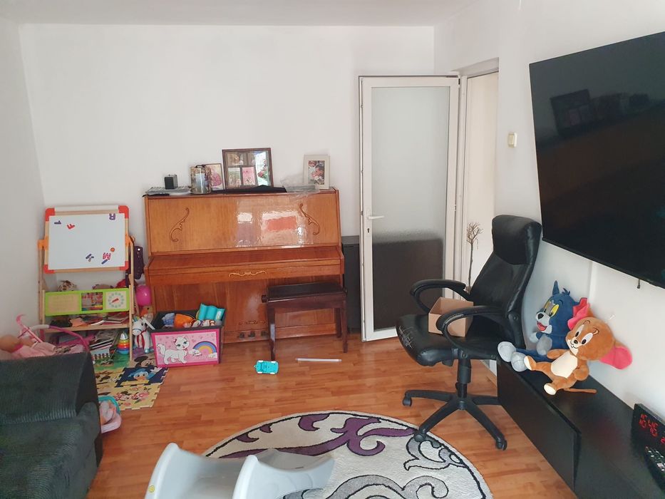 Vand apartament 3 camere