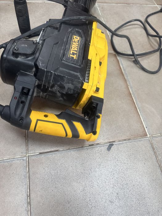 Dewalt къртач 1800w