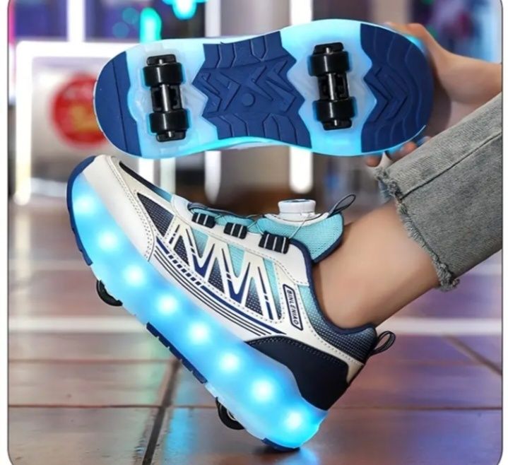 Светещи обувки с колелца - Сини - НОВИ - Различна номерация