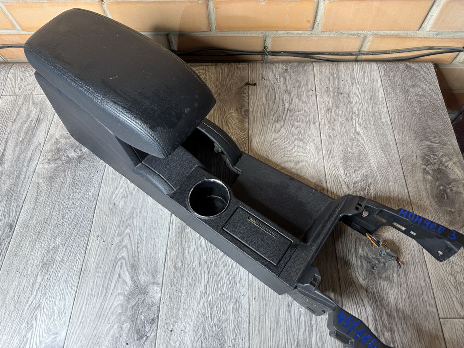 Подлокотник на Форд Мондео 3