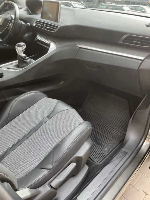 Peugeot 3008 1.2 PureTech Blue Lease Premium