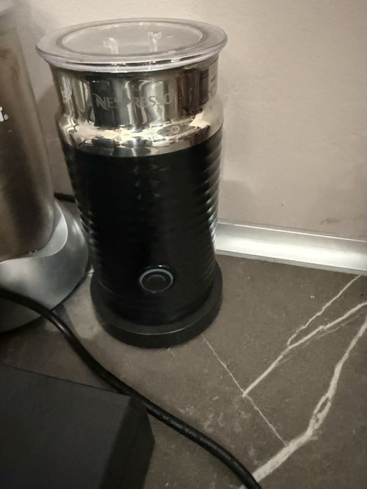 Кафемашина Nespresso с 200 капсули