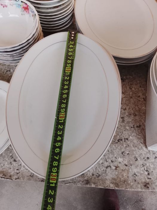 Продам красивые белые тарелки.