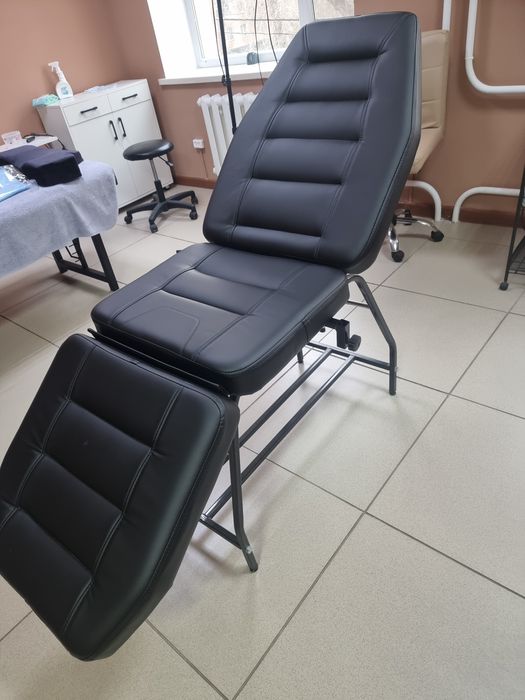 Кушетка чёрная косметологическая