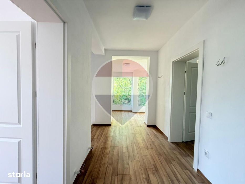 Casă spațioasă, complet renovată la interior, 4 camere, 2 băi
