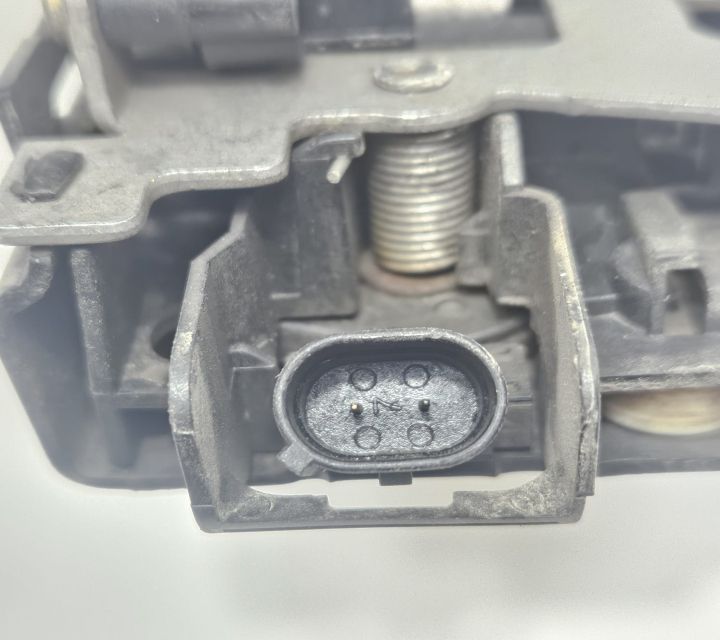 Broasca usa stanga fata 3B1837015 Volkswagen VW Polo a 4-a generatie